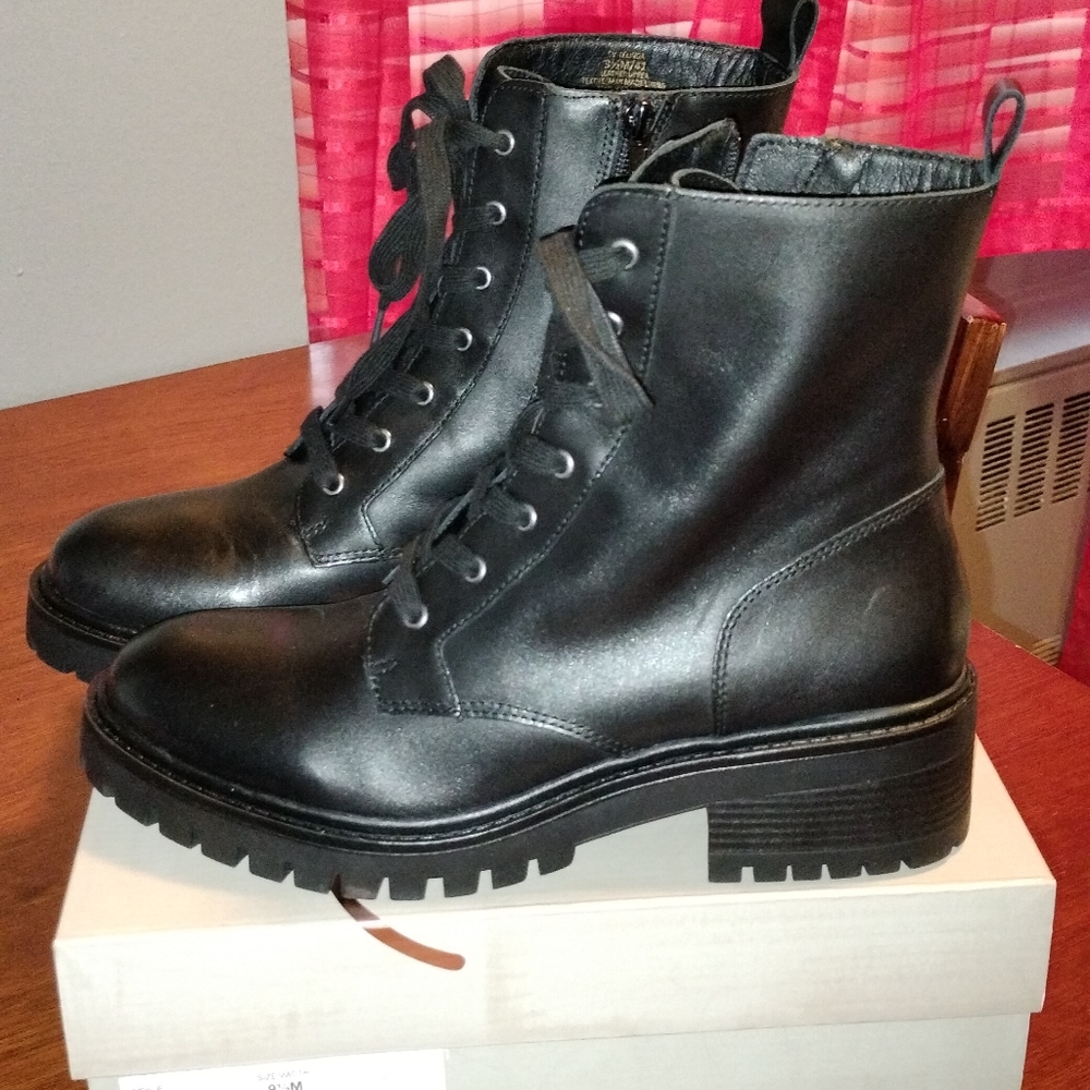 Combat boots
